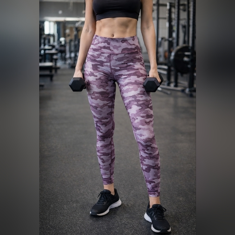 🤩 EUC Fabletics Women's Power Hold Pinky Shiny Camo Capri Leggings Size Small